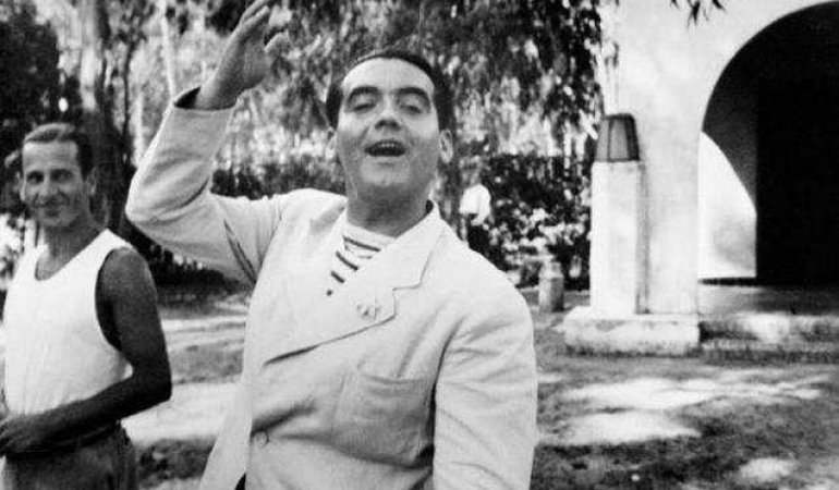 Federiko Qarsia Lorka - Bu çılpaq bədən at nalları dəyməyən...
