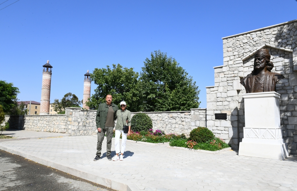 Molla Pənah Vaqifin Şuşada büstü açılıb