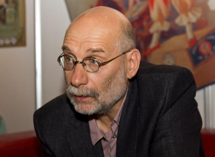 Akunin: Bizdə ədəbi tənqid janrı ölmək üzərədir