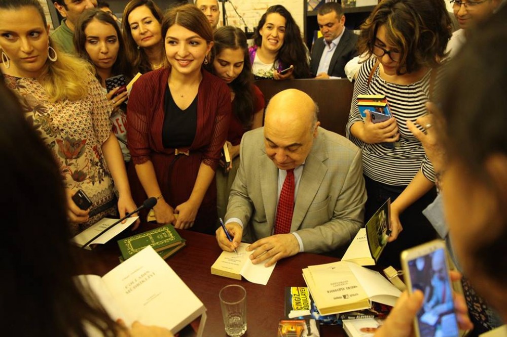 Xalq yazıçısı Çingiz Abdullayevlə görüş keçirilib<br>