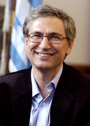 Orxan Pamuk Tolstoy mükafatı aldı