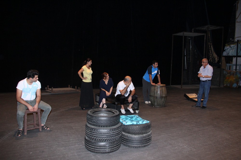 “Don Kixot” Gənc Tamaşaçılar Teatrının səhnəsində