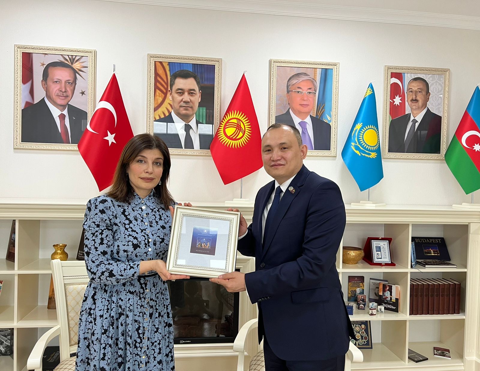 Günay Əfəndiyeva Kanat Tumışla görüşüb