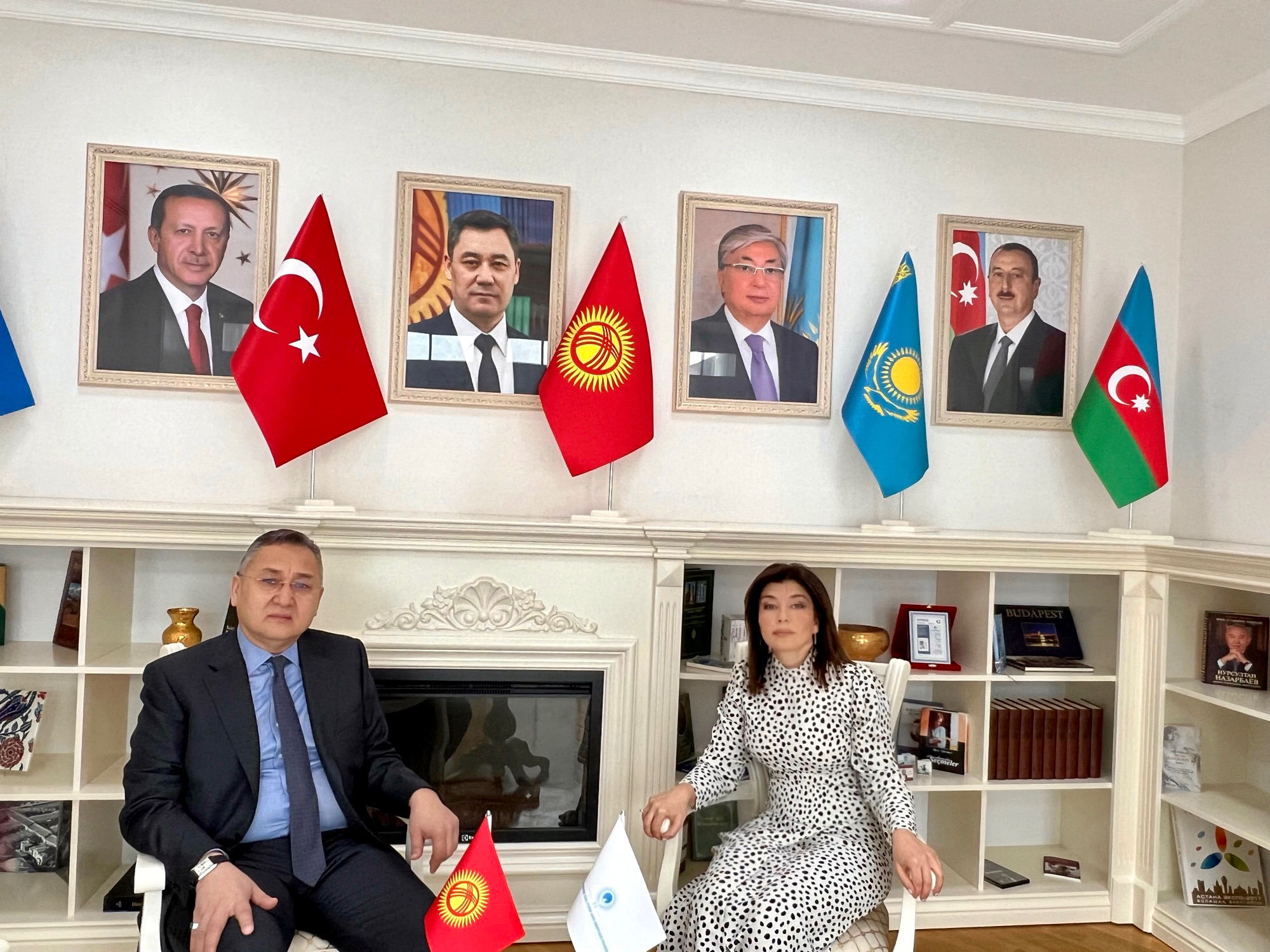 <span style="text-align: justify;">Beynəlxalq Türk Mədəniyyəti və İrsi Fondunun prezidenti Taalatbek Masadıkovilə görüşüb</span>