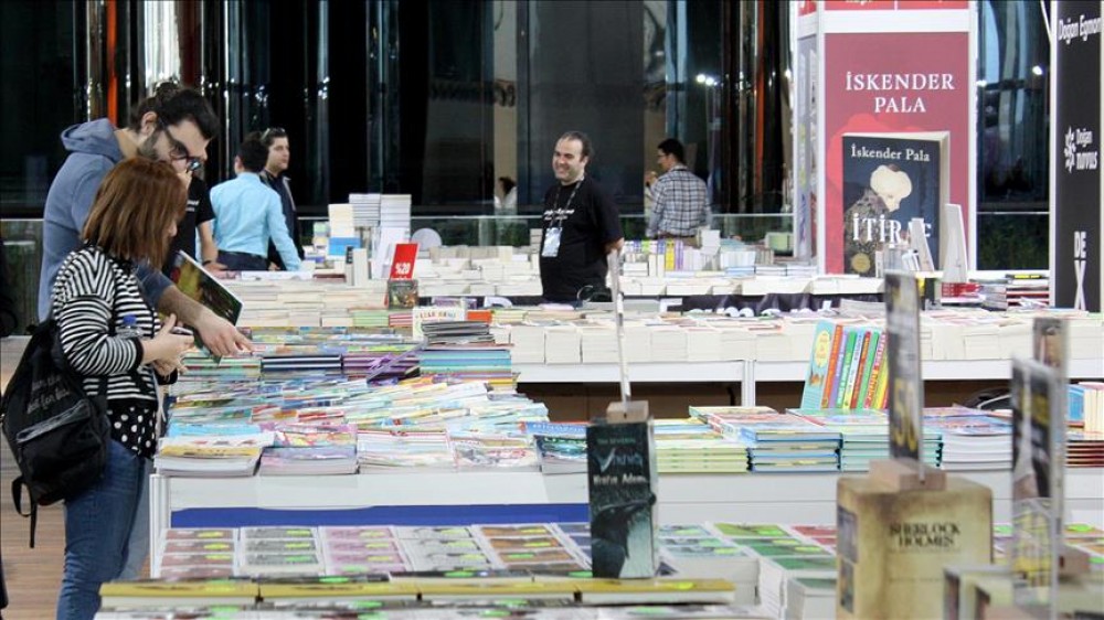 İstanbulda ilk dəfə açılan yeni nəsil kitab sərgisi maraqla qarşılanıb