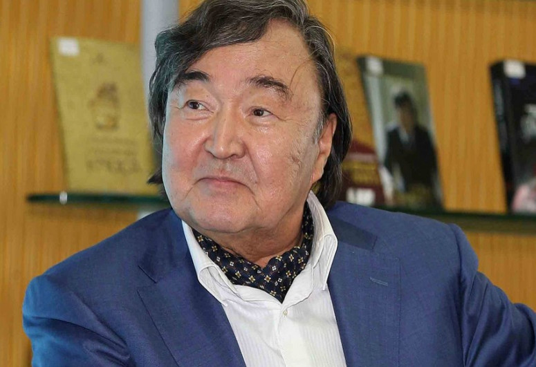 Azad Qaradərəli - Oljas Süleymenov fenomeni<br>